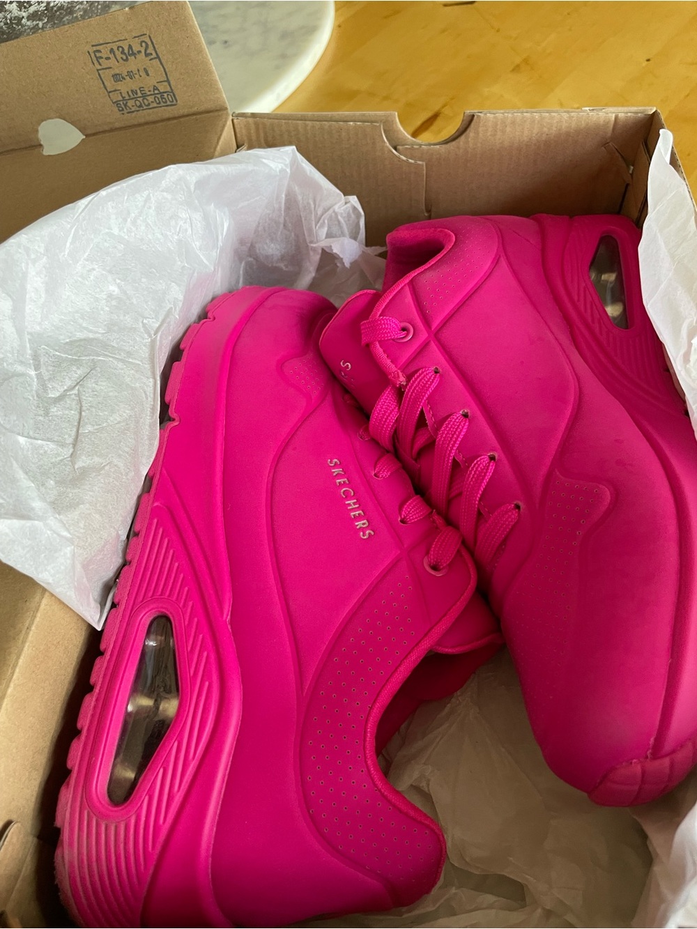 🩷🩷🩷Skechers Women's Neon Pink Platform Lace-Up Sneakers Size 8🩷🩷🩷 - Picture 5 of 6